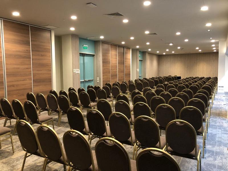 - Airport By Ihg Hotel 4*